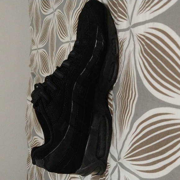 Shoes - Picture 3 of 8